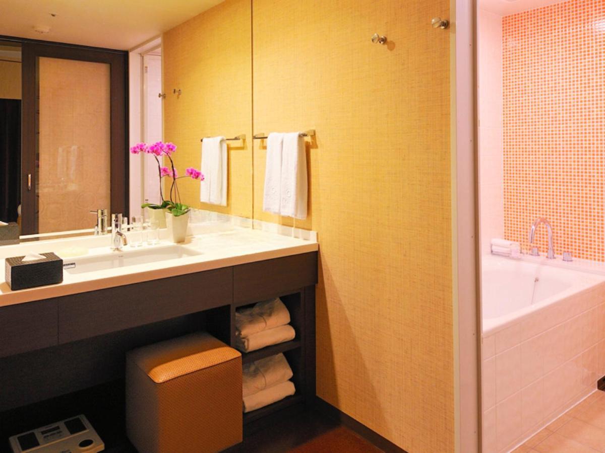 Loisir Spa Tower Naha Exterior photo